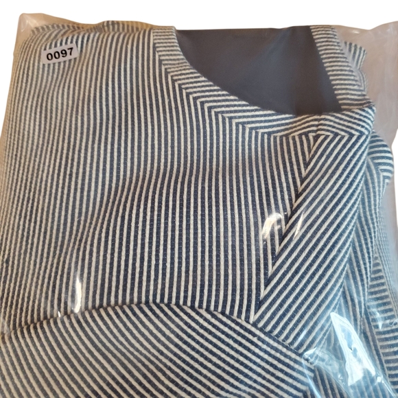 Talbots Black and White Pinstripe Blazer. 12P. G0097 - Picture 10 of 10